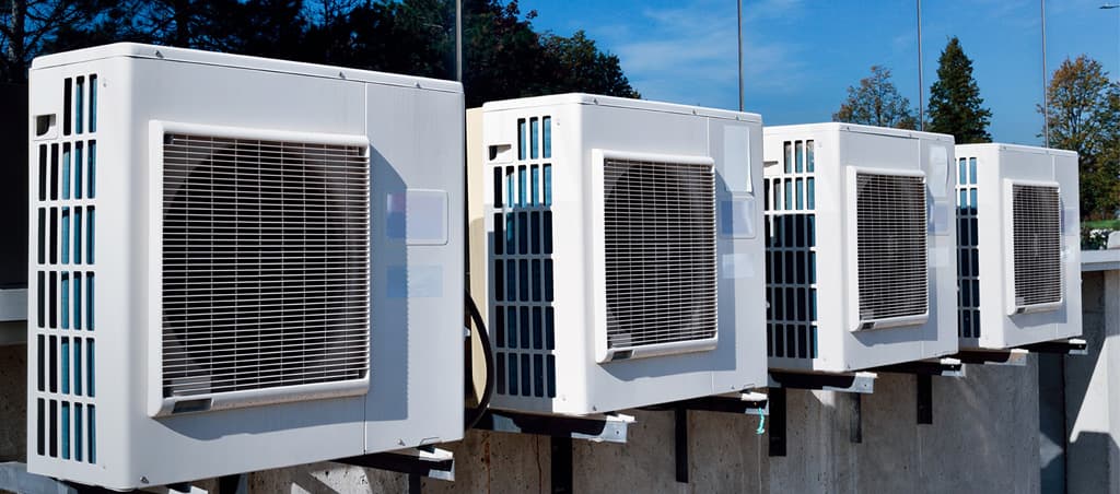 Como os variadores de frequência melhoram o desempenho dos sistemas de climatização?